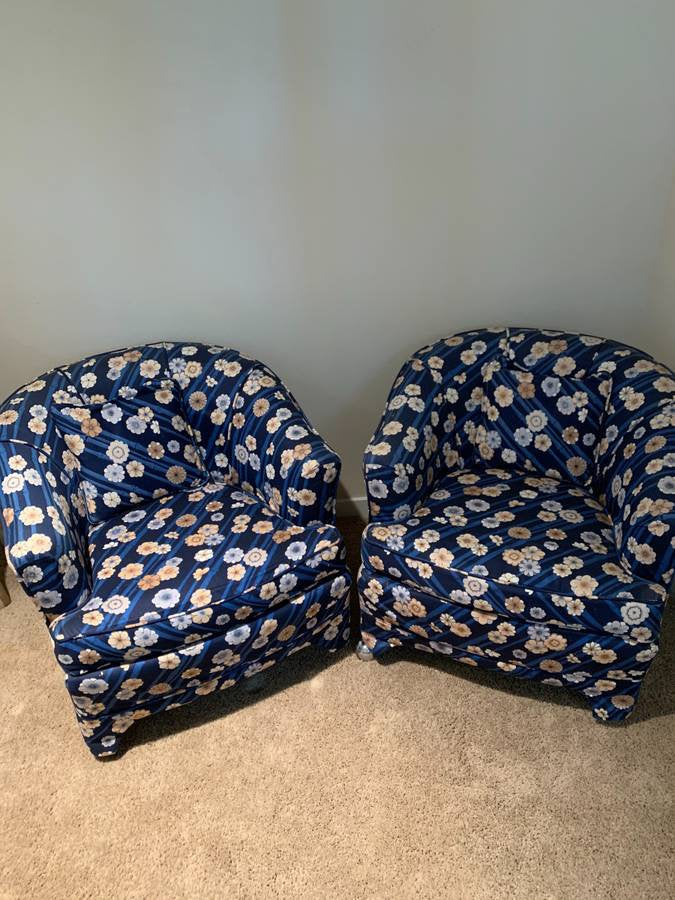 Pair of Hollywood Regency Milo Baughman Lounge Chairs on rolling brass castors