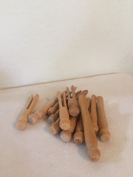 Vintage Wood Clothespins . 10 Antique Wooden Clothespins . Wood Peg Clothespins . Retro Laundry . Farmhouse . Vintage Supplies .Craft Supply
