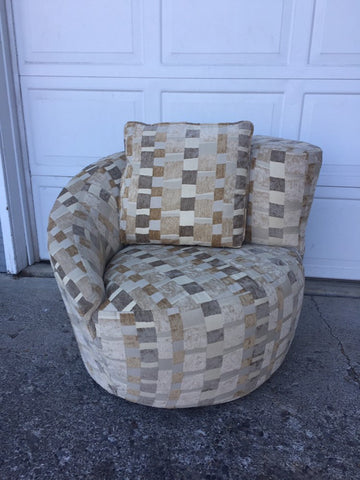 Mid Century Nautilus Swivel Chair by GuildCraft - in the manner of Vladimir Kagan