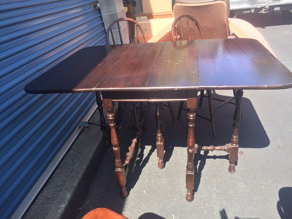 Antique Heywood Wakefield Drop Leaf Dining Table with 4 Chairs/ 1 leaf / table pads.