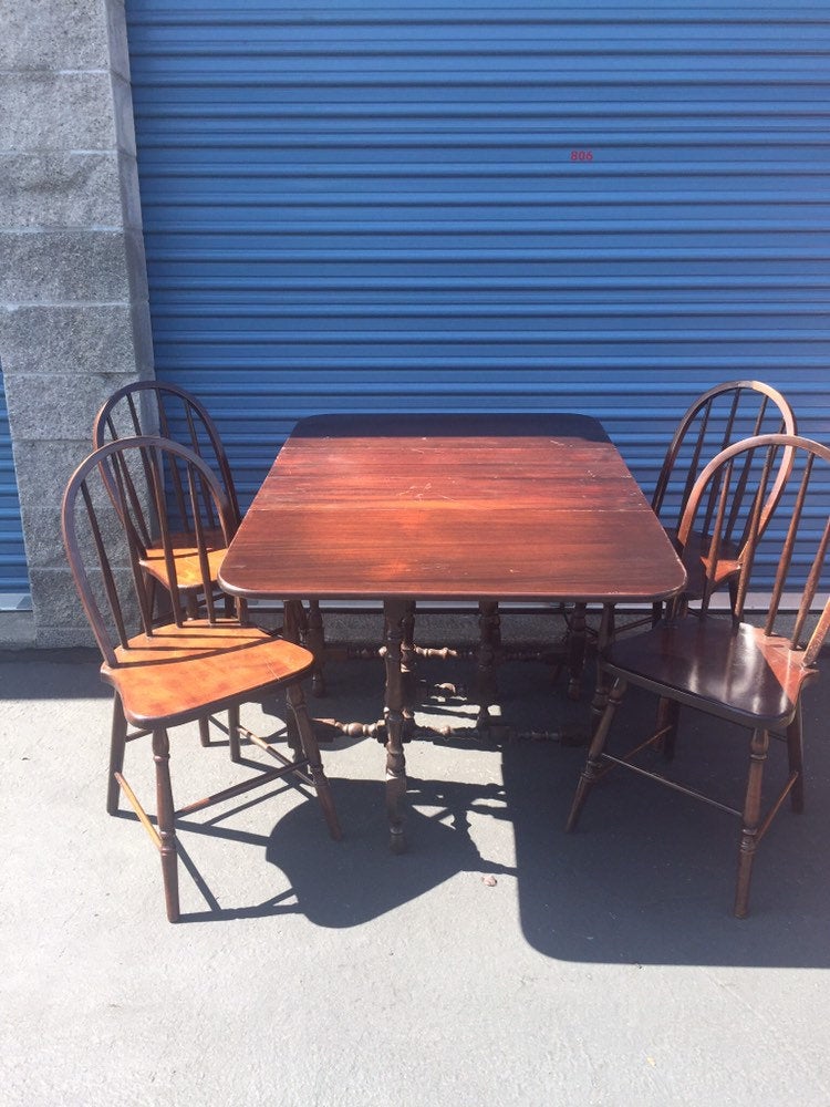 Antique Heywood Wakefield Drop Leaf Dining Table with 4 Chairs/ 1 leaf / table pads.
