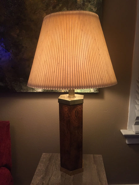 Vintage Hexagon Burled Wood and Brass Tall Table Lamp in the style of Milo Baughman